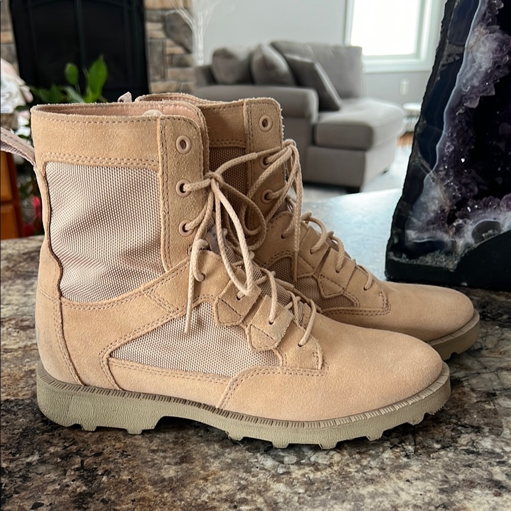 Sorel Caribou OTM Women’s Waterproof Boot 8.5